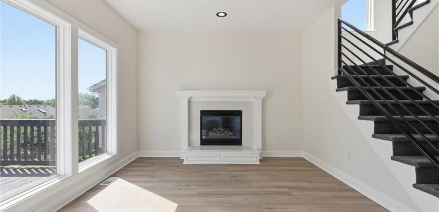 8547 N Robinhood Avenue, Kansas City, MO 64154