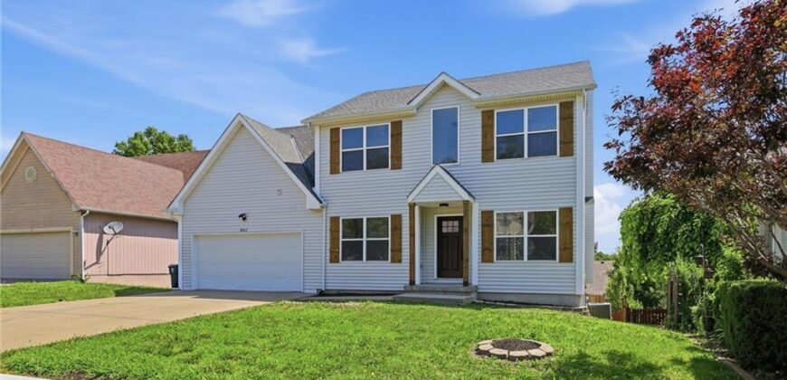8547 N Robinhood Avenue, Kansas City, MO 64154