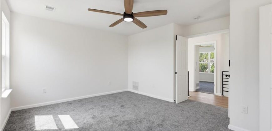 8547 N Robinhood Avenue, Kansas City, MO 64154