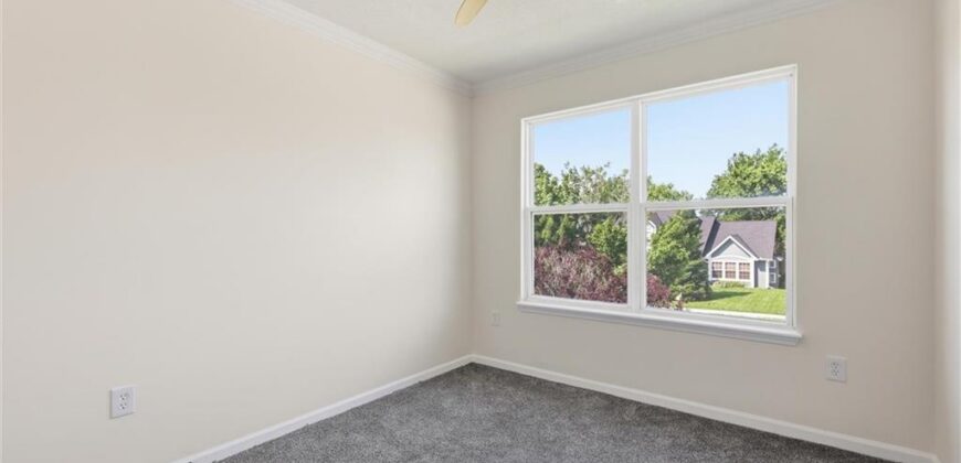 8547 N Robinhood Avenue, Kansas City, MO 64154