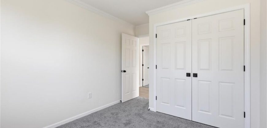8547 N Robinhood Avenue, Kansas City, MO 64154