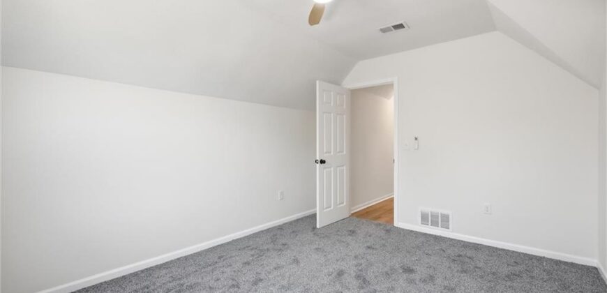 8547 N Robinhood Avenue, Kansas City, MO 64154