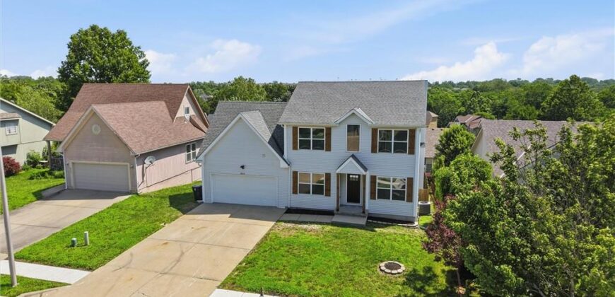 8547 N Robinhood Avenue, Kansas City, MO 64154