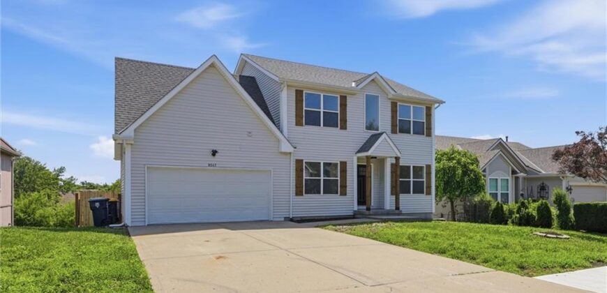 8547 N Robinhood Avenue, Kansas City, MO 64154