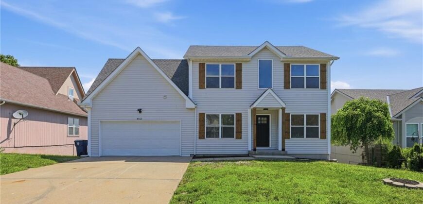 8547 N Robinhood Avenue, Kansas City, MO 64154