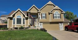 608 COACH LIGHT Circle, Smithville, MO 64089