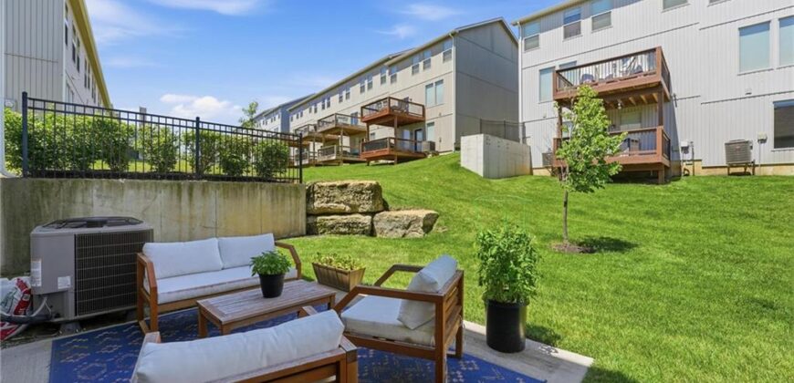 7370 Griffey Street, Parkville, MO 64152