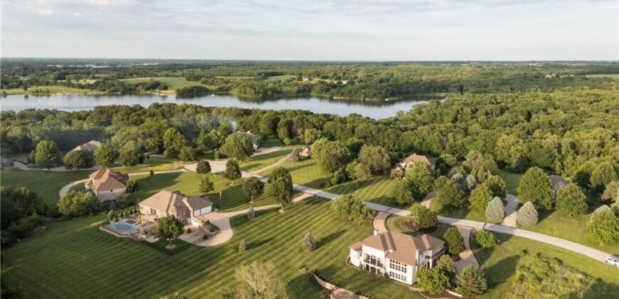 15614 Quail Ridge Drive, Smithville, MO 64089