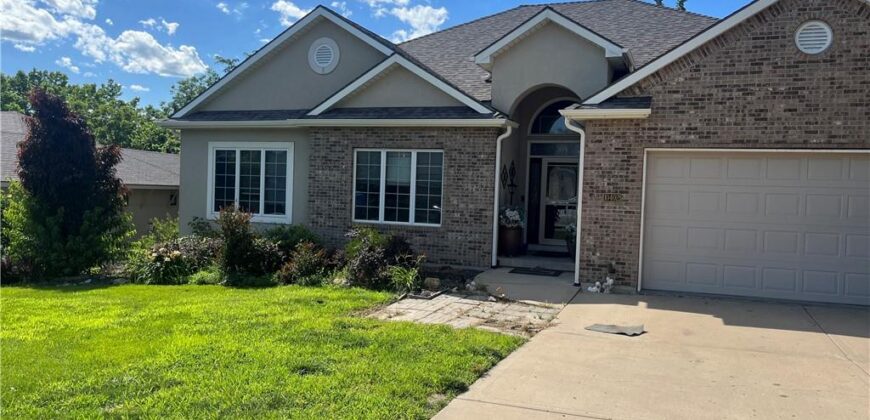 10402 NW River Hills Drive, Parkville, MO 64152