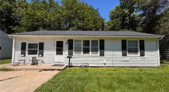 2414 NE Pursell Road, Gladstone, MO 64118