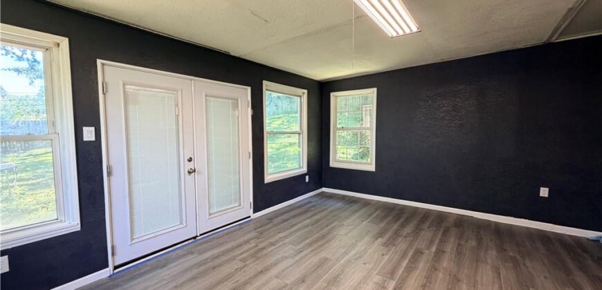 3521 N College Street, Kansas City, MO 64117