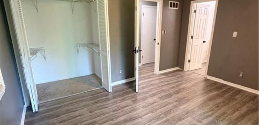 3521 N College Street, Kansas City, MO 64117