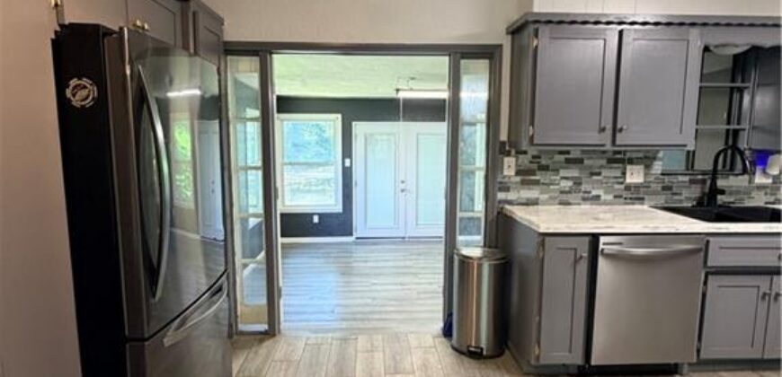 3521 N College Street, Kansas City, MO 64117