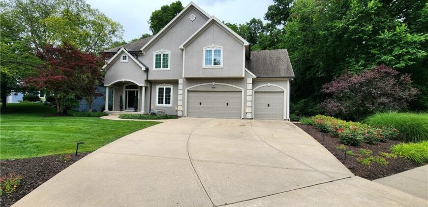 10202 NW RIVER HILLS Drive, Parkville, MO 64152