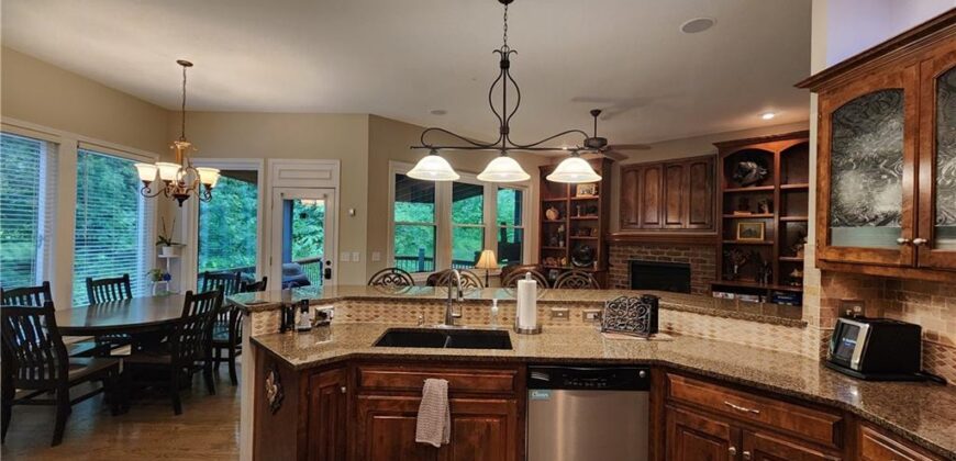 10202 NW RIVER HILLS Drive, Parkville, MO 64152