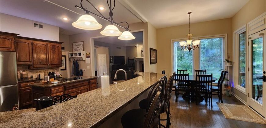 10202 NW RIVER HILLS Drive, Parkville, MO 64152