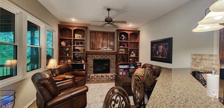 10202 NW RIVER HILLS Drive, Parkville, MO 64152