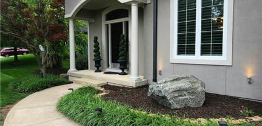 10202 NW RIVER HILLS Drive, Parkville, MO 64152