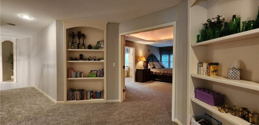10202 NW RIVER HILLS Drive, Parkville, MO 64152