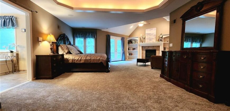 10202 NW RIVER HILLS Drive, Parkville, MO 64152