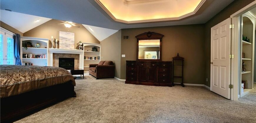 10202 NW RIVER HILLS Drive, Parkville, MO 64152