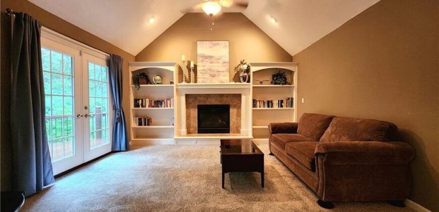 10202 NW RIVER HILLS Drive, Parkville, MO 64152