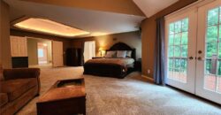 10202 NW RIVER HILLS Drive, Parkville, MO 64152
