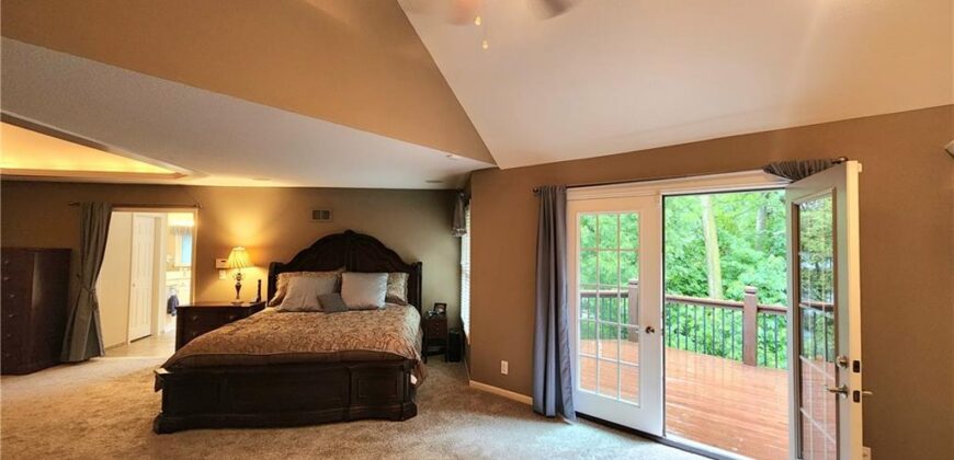 10202 NW RIVER HILLS Drive, Parkville, MO 64152