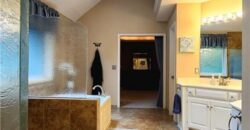 10202 NW RIVER HILLS Drive, Parkville, MO 64152