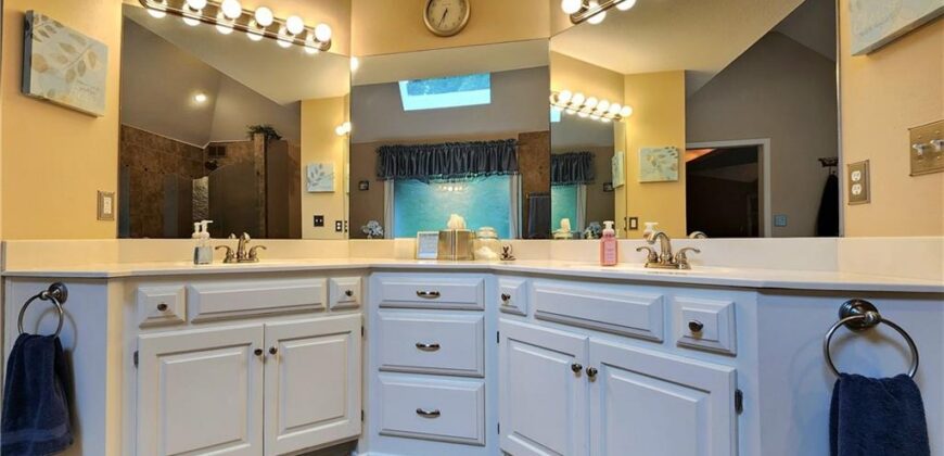 10202 NW RIVER HILLS Drive, Parkville, MO 64152