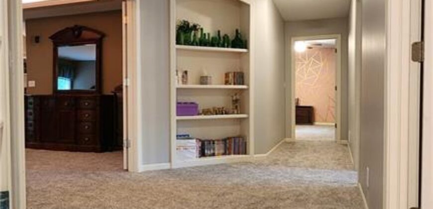 10202 NW RIVER HILLS Drive, Parkville, MO 64152