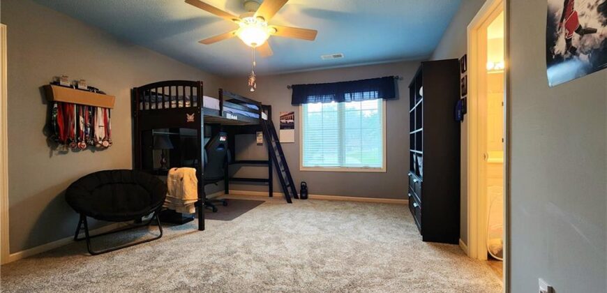 10202 NW RIVER HILLS Drive, Parkville, MO 64152
