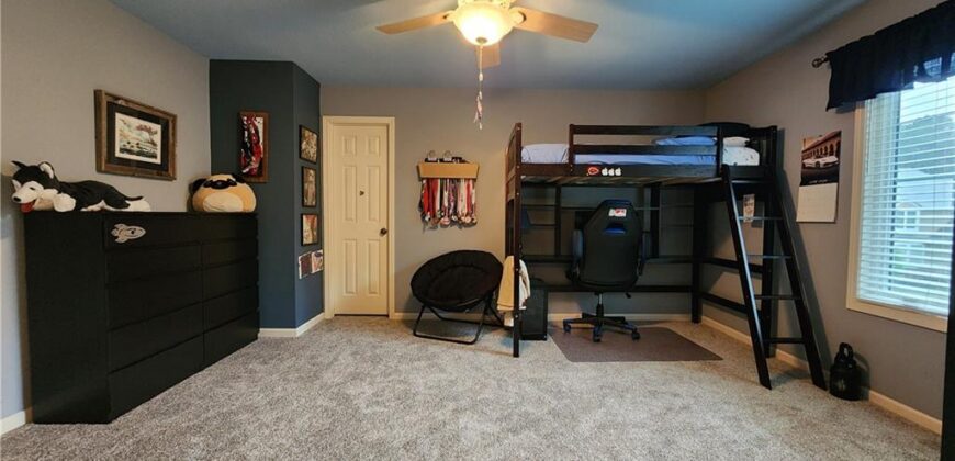 10202 NW RIVER HILLS Drive, Parkville, MO 64152