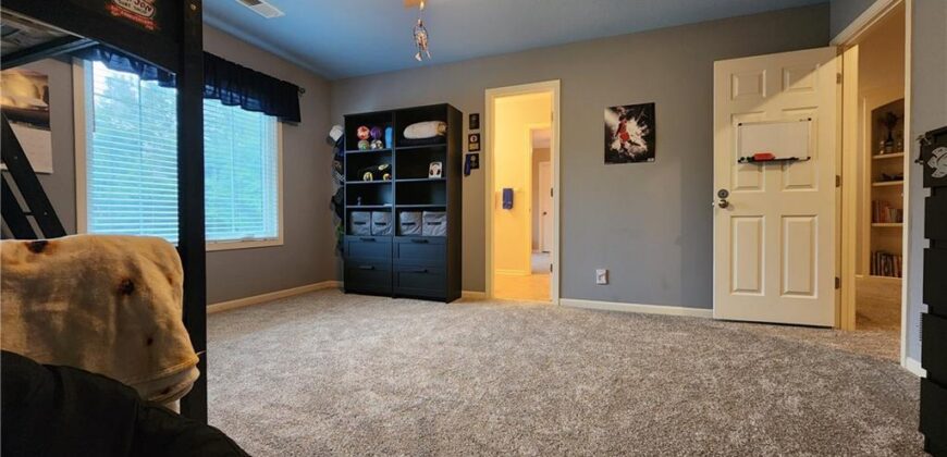10202 NW RIVER HILLS Drive, Parkville, MO 64152