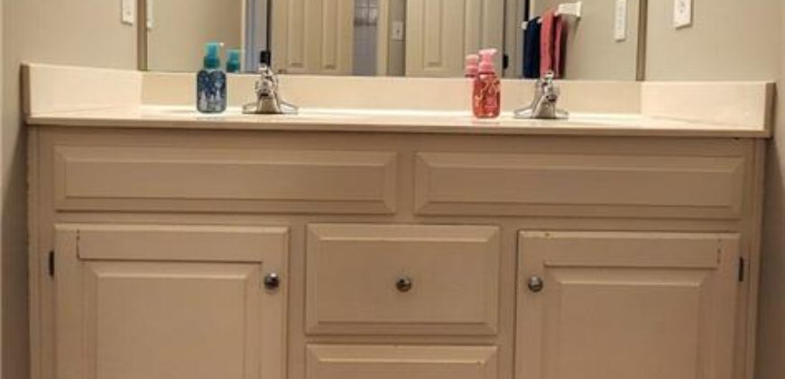 10202 NW RIVER HILLS Drive, Parkville, MO 64152