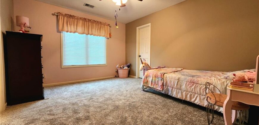 10202 NW RIVER HILLS Drive, Parkville, MO 64152