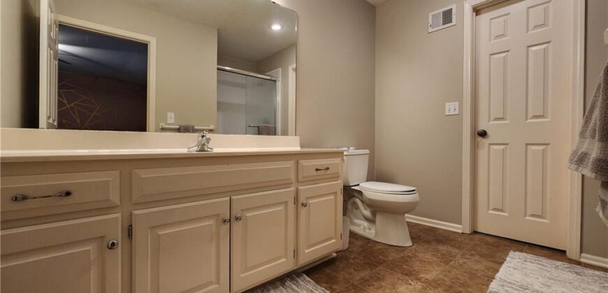 10202 NW RIVER HILLS Drive, Parkville, MO 64152
