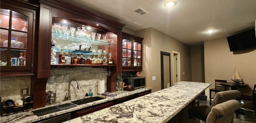 10202 NW RIVER HILLS Drive, Parkville, MO 64152