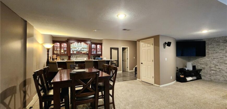 10202 NW RIVER HILLS Drive, Parkville, MO 64152
