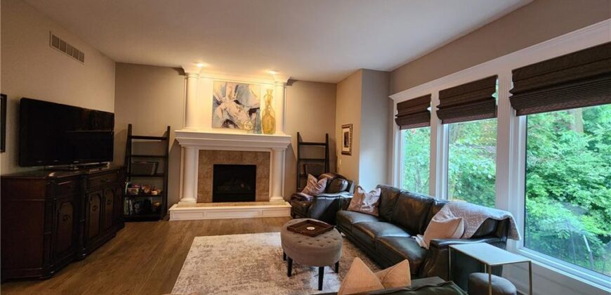 10202 NW RIVER HILLS Drive, Parkville, MO 64152