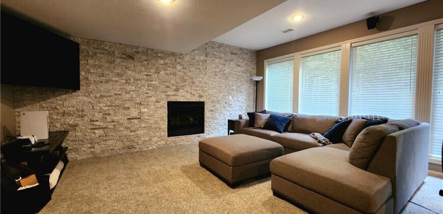10202 NW RIVER HILLS Drive, Parkville, MO 64152