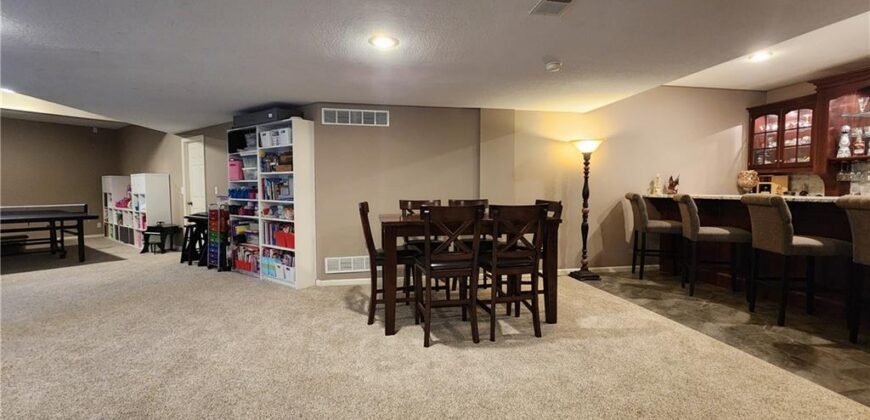10202 NW RIVER HILLS Drive, Parkville, MO 64152
