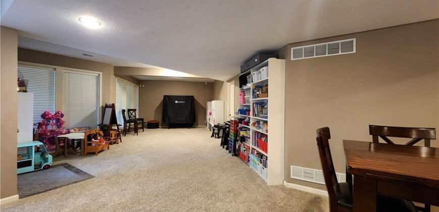 10202 NW RIVER HILLS Drive, Parkville, MO 64152