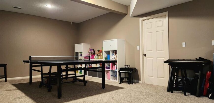 10202 NW RIVER HILLS Drive, Parkville, MO 64152