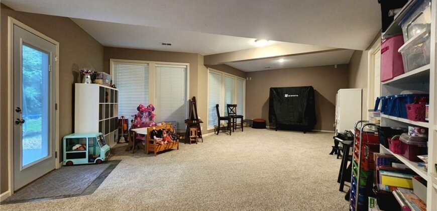 10202 NW RIVER HILLS Drive, Parkville, MO 64152