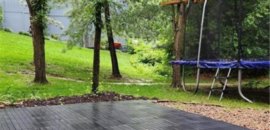 10202 NW RIVER HILLS Drive, Parkville, MO 64152