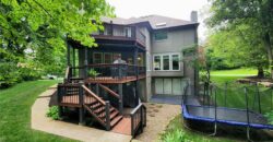 10202 NW RIVER HILLS Drive, Parkville, MO 64152
