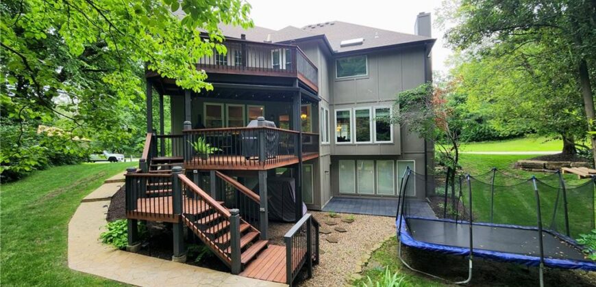 10202 NW RIVER HILLS Drive, Parkville, MO 64152