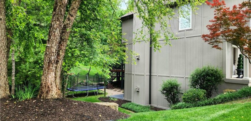 10202 NW RIVER HILLS Drive, Parkville, MO 64152