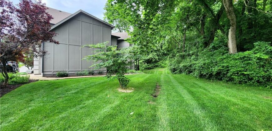 10202 NW RIVER HILLS Drive, Parkville, MO 64152
